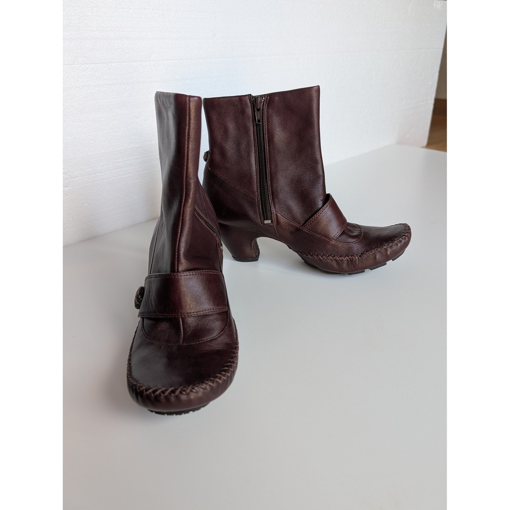 Indigo by Clarks Women Ankle Boots Burgundy Leather Whipstitch Button Heel 8.5 - Picture 6 of 10